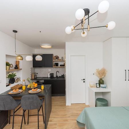 Studio Apartment Bianco, Near Beach, Free Parking, Wi-Fi Makarska Exterior foto