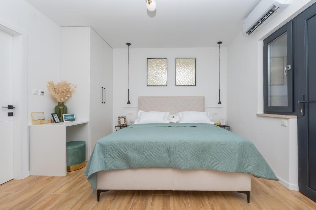 Studio Apartment Bianco, Near Beach, Free Parking, Wi-Fi Makarska Exterior foto