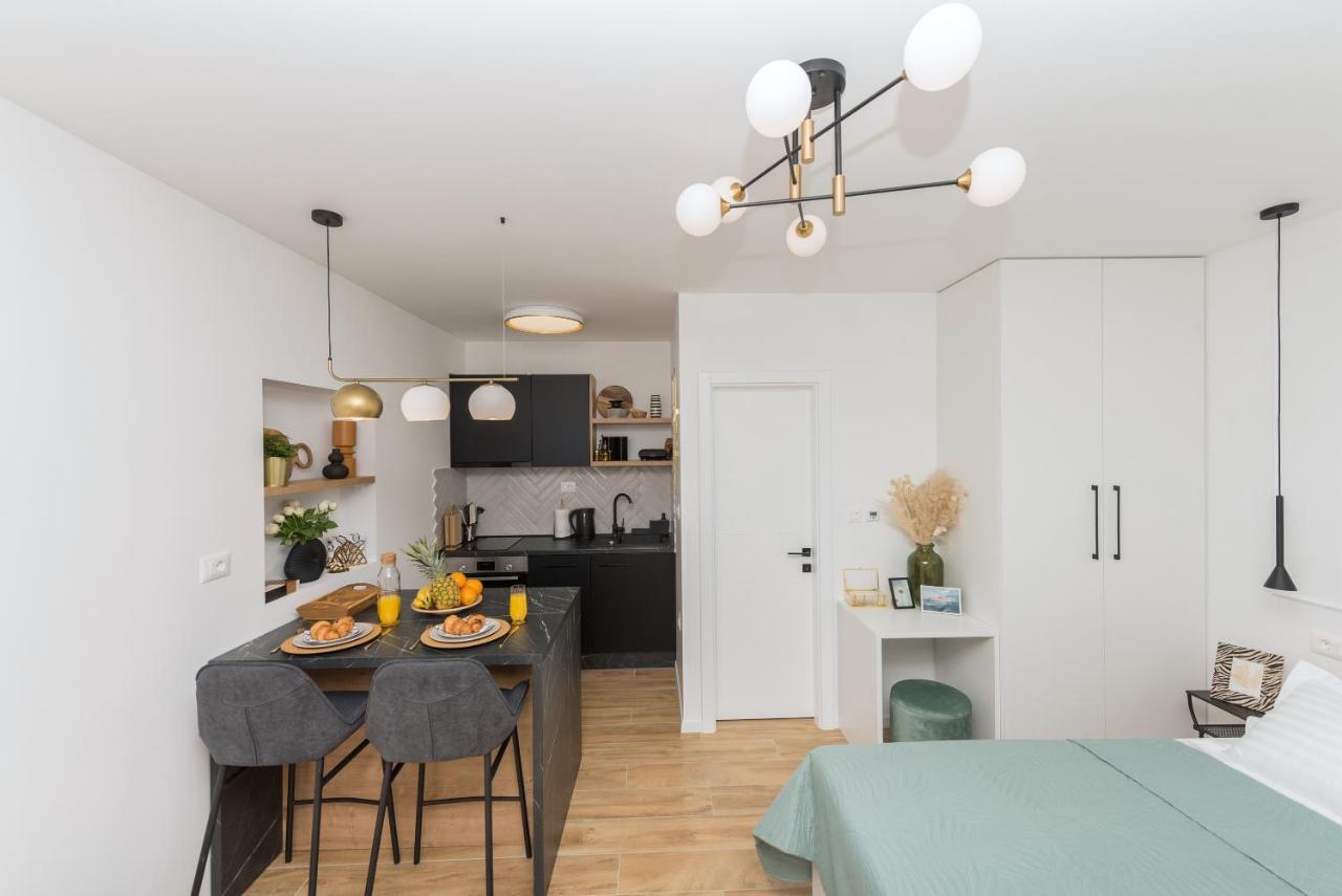 Studio Apartment Bianco, Near Beach, Free Parking, Wi-Fi Makarska Exterior foto