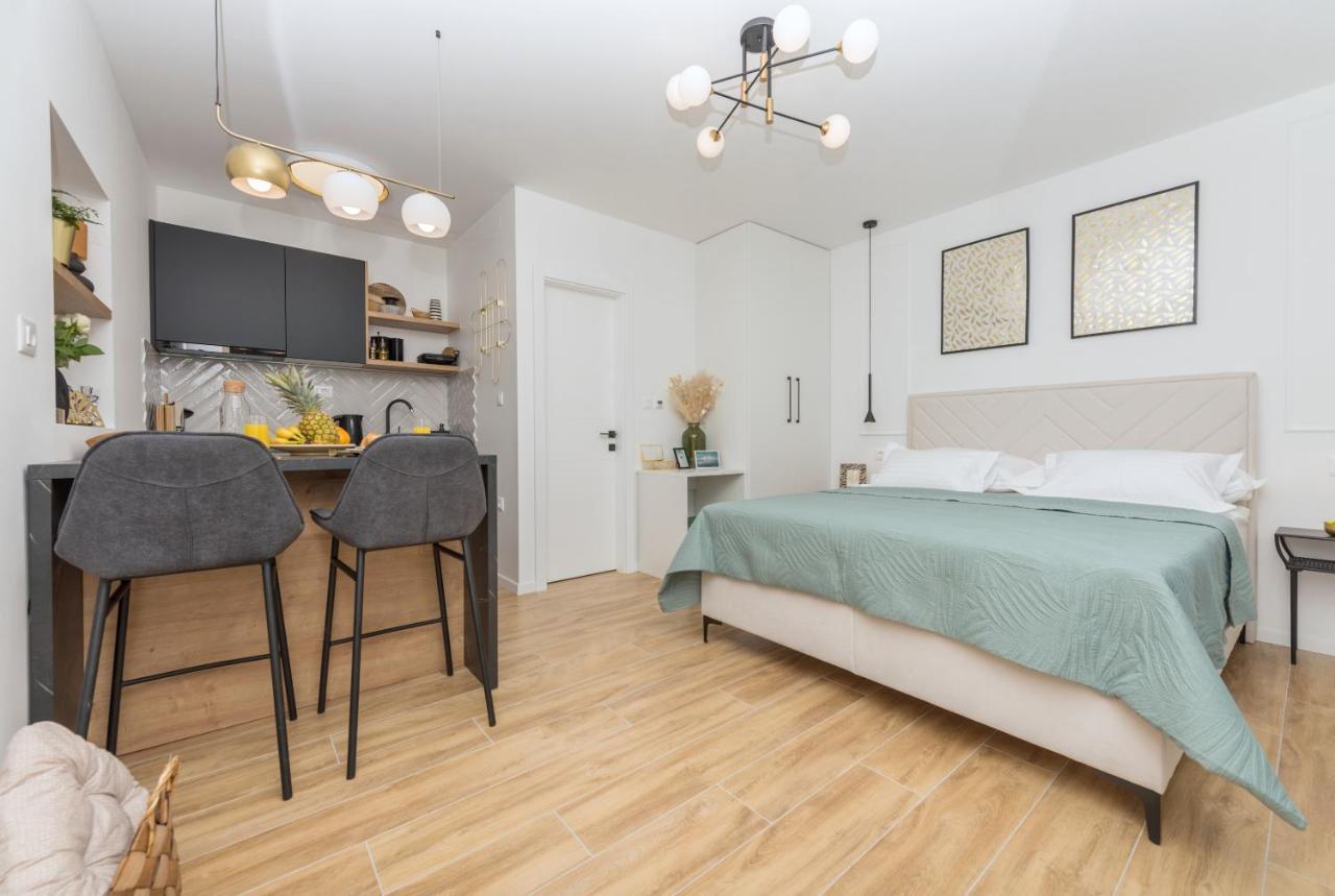 Studio Apartment Bianco, Near Beach, Free Parking, Wi-Fi Makarska Exterior foto