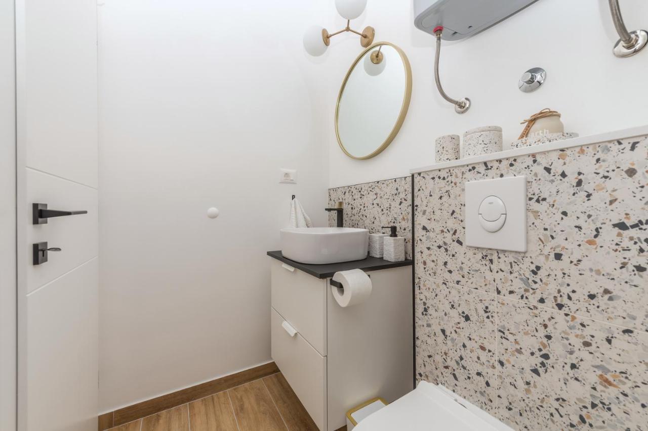 Studio Apartment Bianco, Near Beach, Free Parking, Wi-Fi Makarska Exterior foto