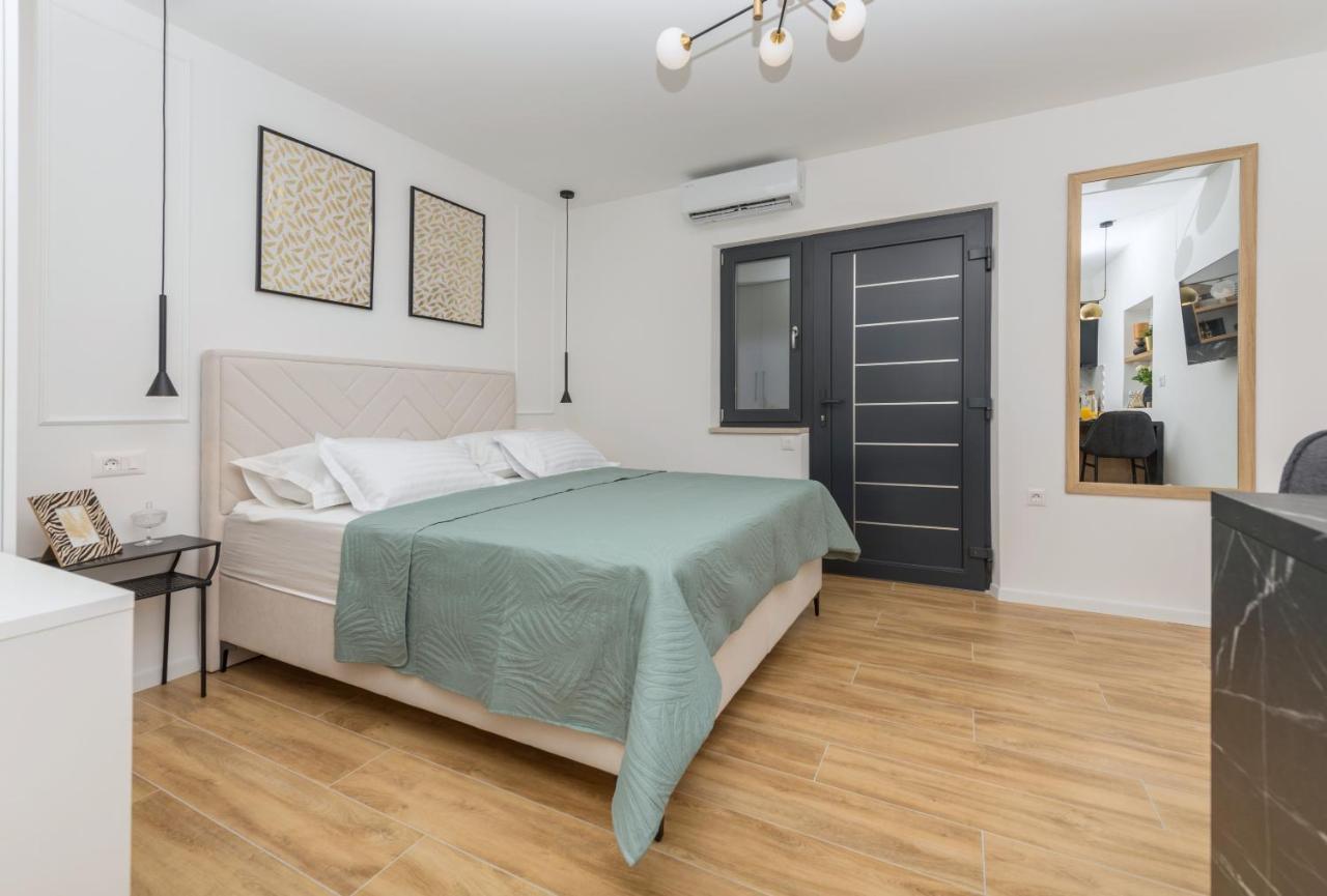 Studio Apartment Bianco, Near Beach, Free Parking, Wi-Fi Makarska Exterior foto